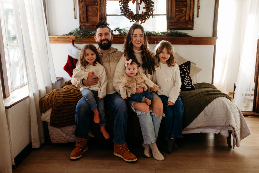 Family holiday session in Colorado cabin